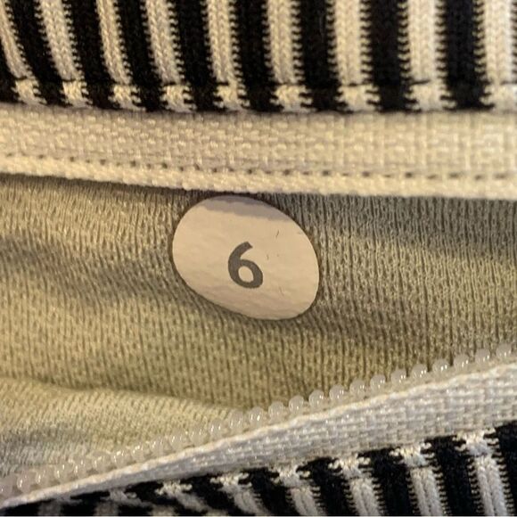 Lululemon Speed Short *4-way Stretch Blurry Belle Multi/Tink Stripe Size 6 - Picture 7 of 10